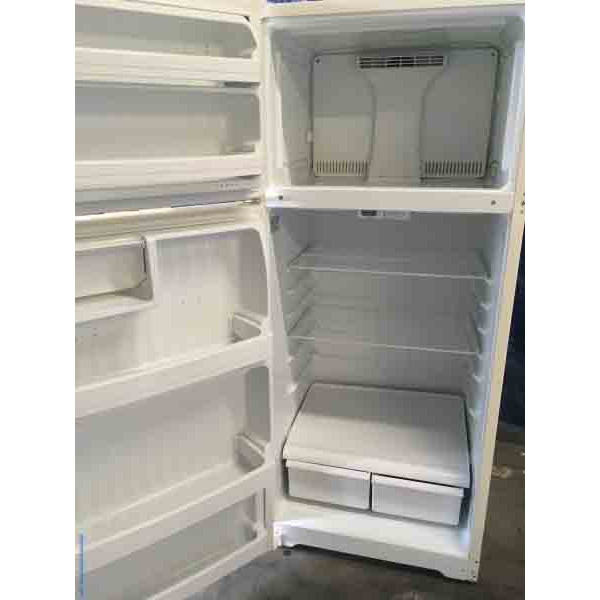 Almond 18 cu ft Refrigerator, GE, CLEAN!