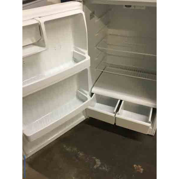 Refrigerator, 17 Cu. Ft. Hotpoint(GE), White, Clean and Works Great!