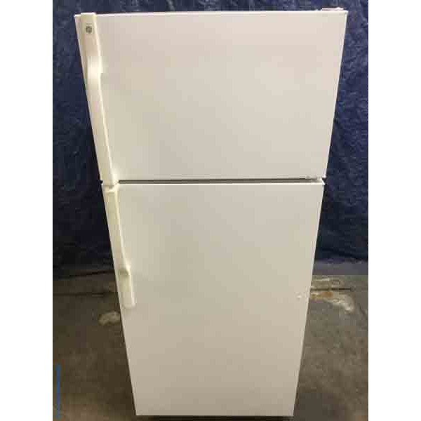Used Refrigerator With IceMaker! 18 Cu. Ft., White, by GE, 1Year