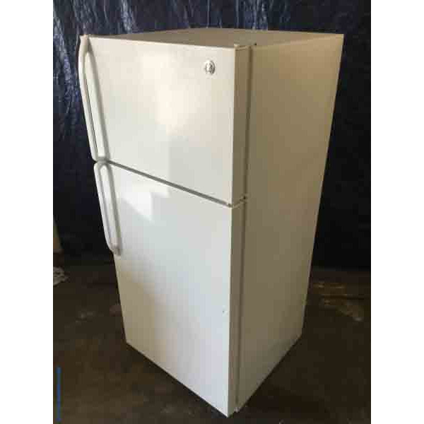 White GE Top-Mount Refrigerator, 17 Cu. Ft., Glass Shelves, Clean and Cold! 1-Year Warranty\White Glass-Top Stove, GE, 30″ Freestanding Range, Clean!!