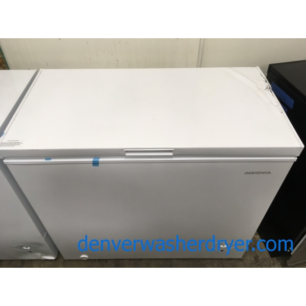 Brand-New Chest Freezer, 7 Cu. Ft., Insignia, White, Cosmetic Damage