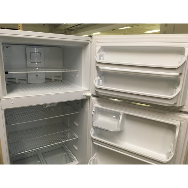 Beautiful Frigidaire Refrigerator, Top-Mount, Free-Standing, White Textured, Capacity 18.0 Cu.Ft., Quality Refurbished, 1-Year Parts Warranty!