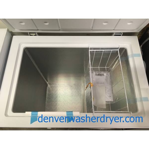 NEW! Insignia Chest Freezer, White, 5.0 Cu.Ft. Capacity, Defrost Drain