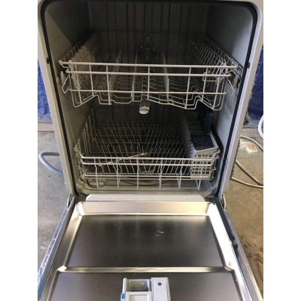 BRAND-NEW 24″ Built-In Samsung Stainless-Steel Top-Control Dishwasher, 1-Year Warranty