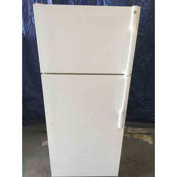Almond 18 cu ft Refrigerator, GE, CLEAN!
