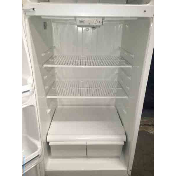 White GE Traditional 16 cu ft. Refrigerator and Freezer