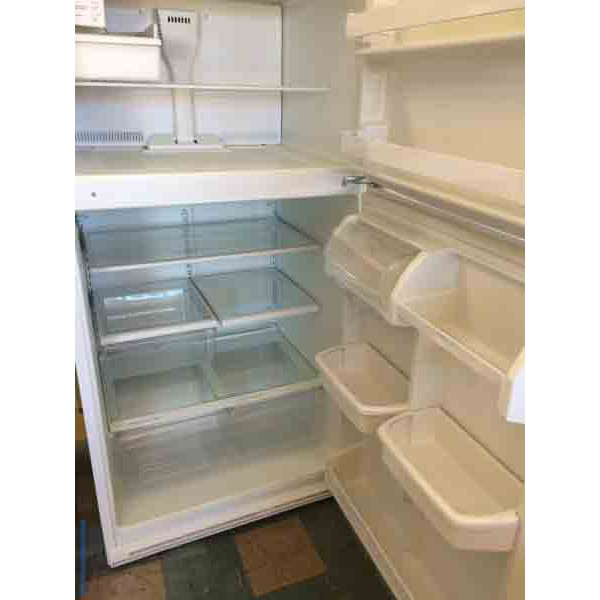 White Whirlpool Top/Bottom Refrigerator!