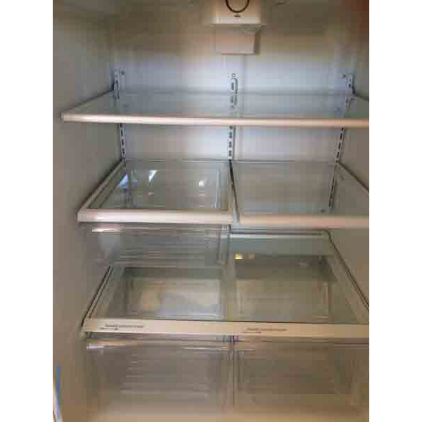 White Whirlpool Top/Bottom Refrigerator!