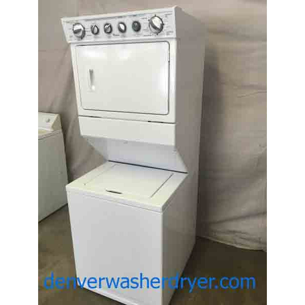 2013 Like New Full Sized Whirlpool Stackable Washer/Dryer, Just