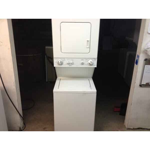 24″ Apartment Sized Kenmore Washer/Dryer Stacker