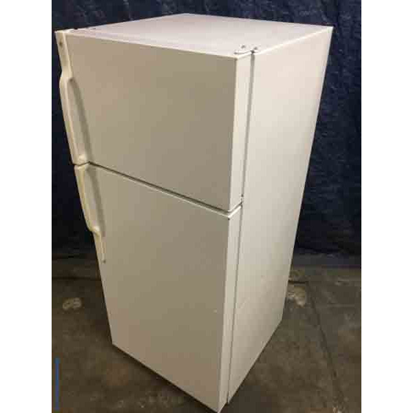 Used Refrigerator With IceMaker! 18 Cu. Ft., White, by GE, 1Year