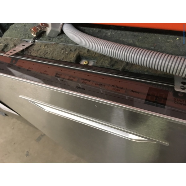 BRANDNEW Insignia 24" BuiltIn Stainless TopControl Dishwasher, 1