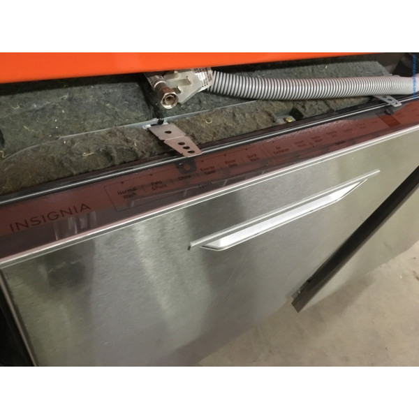 BRANDNEW Insignia 24" BuiltIn Stainless TopControl Dishwasher, 1