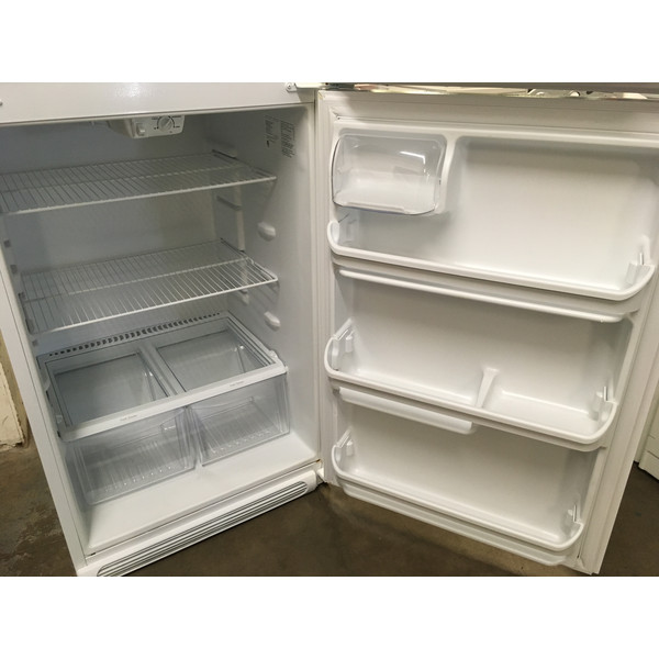 Beautiful Frigidaire Refrigerator, Top-Mount, Free-Standing, White Textured, Capacity 18.0 Cu.Ft., Quality Refurbished, 1-Year Parts Warranty!