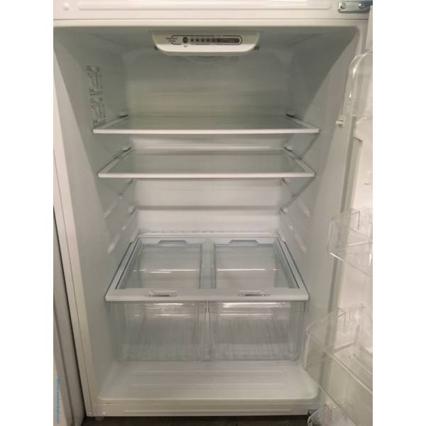 Lightly Used INSIGNIA Refrigerator, TopMount, Textured White, 18.0 Cu