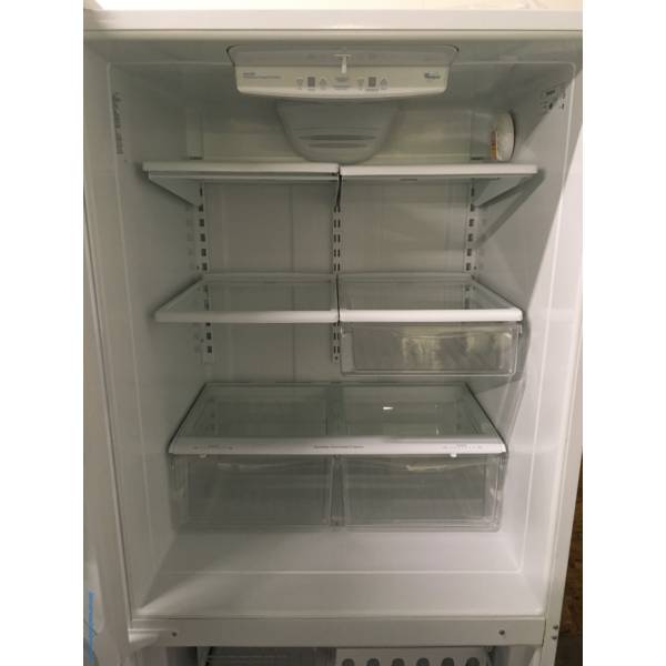White Whirlpool BottomMount Refrigerator, 22.0 Cu.Ft. Capacity, 33