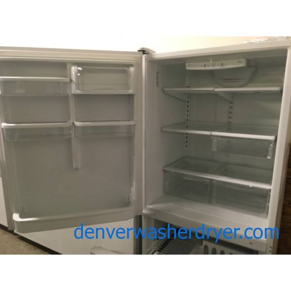 White Whirlpool BottomMount Refrigerator, 22.0 Cu.Ft. Capacity, 33