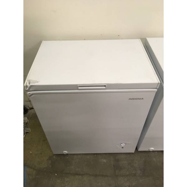 NEW! Insignia Chest Freezer, 29″ Wide, White, 5.0 Cu.Ft. Capacity, Storage Basket, Power Indicator Light, 1-Year Warranty!