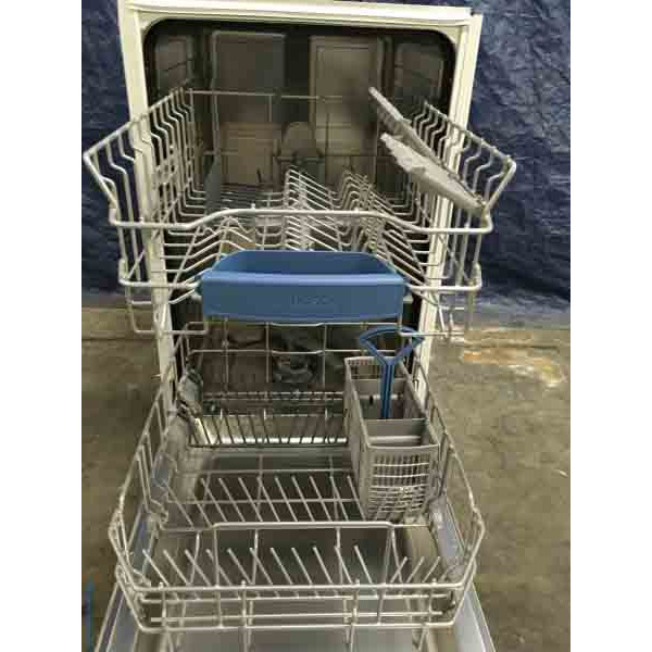 NEW! Bosch 18" BuiltIn Dishwasher, Stainless, Energy Star, 1Year