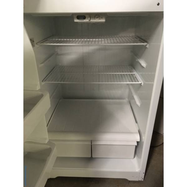 Hotpoint White TopMount Refrigerator, 3 Shelves, White Crispers