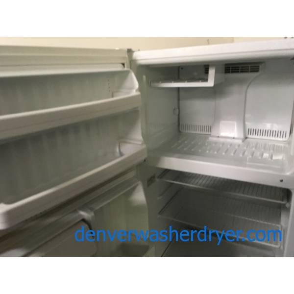 Hotpoint White TopMount Refrigerator, 3 Shelves, White Crispers