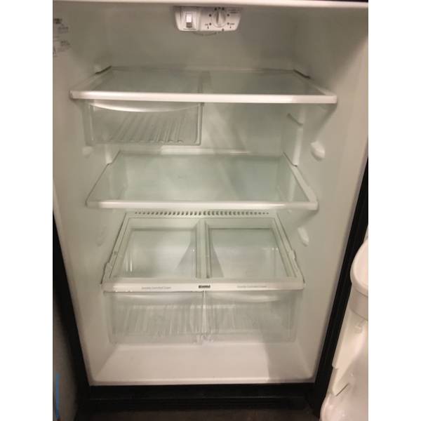 Nice Black Kenmore TopMount Refrigerator, 3 Glass Shelves, Clear