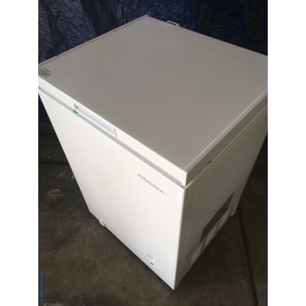 BRANDNEW Insignia (3.5 Cu. Ft.) Chest Freezer, 1Year Warranty 3976