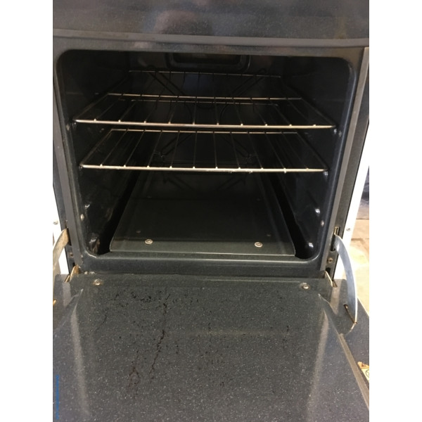 20" FreeStanding (2.3 Cu. Ft.) Magic Chef (Maytag) *GAS* Range, 1Year