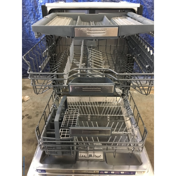 BRANDNEW 24" BuiltIn Stainless Thermador Professional Handle Fully