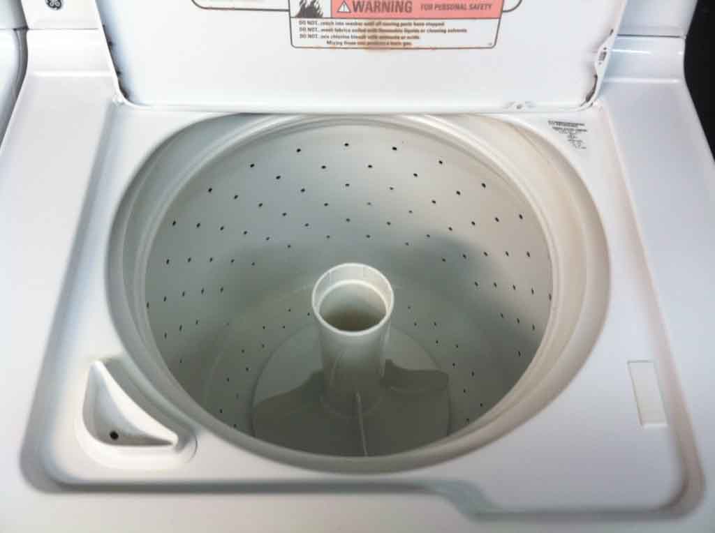 Shimmering GE Washer/Dryer Set