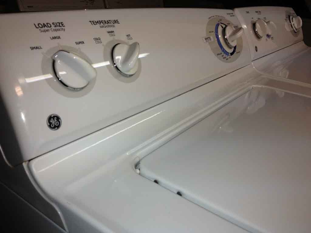 Sparkling GE Matching Washer/Dryer Set