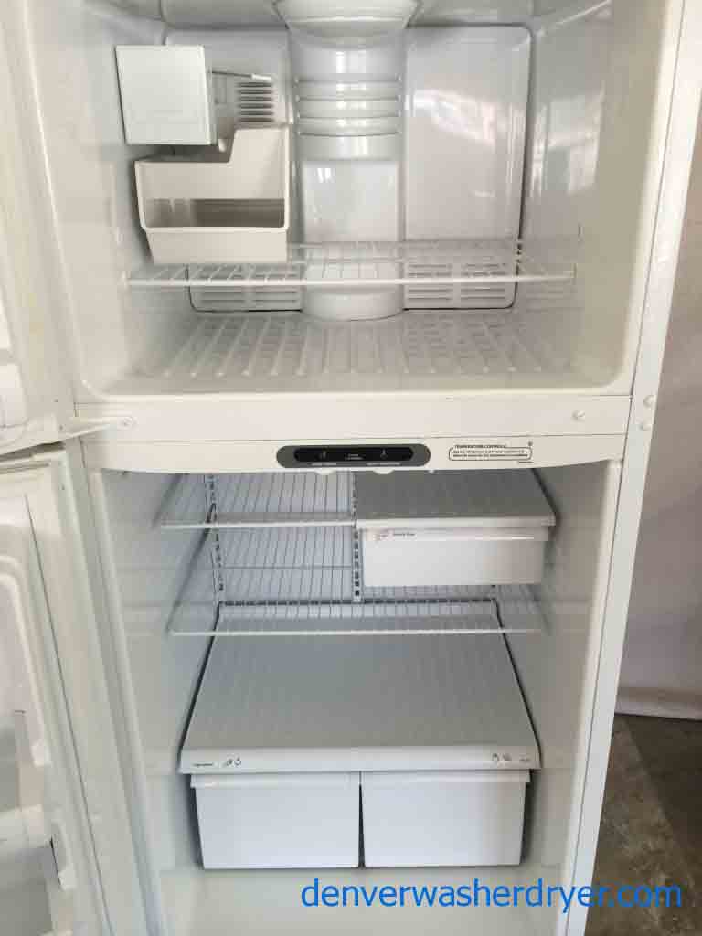 GE Refrigerator, Nice White Unit, w/ Icemaker