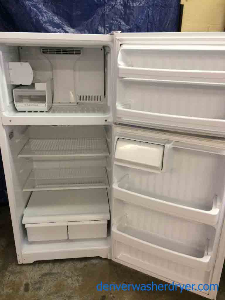 Hotpoint Refrigerator, 16 cu ft, with icemaker