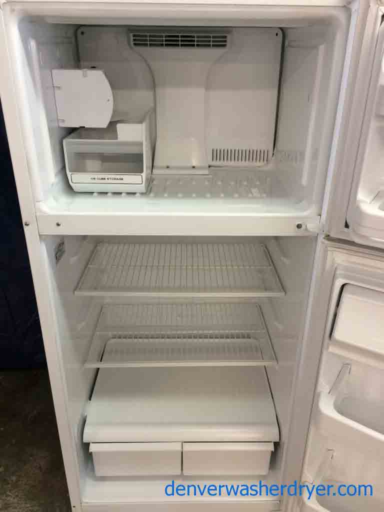 Hotpoint Refrigerator, 16 cu ft, with icemaker
