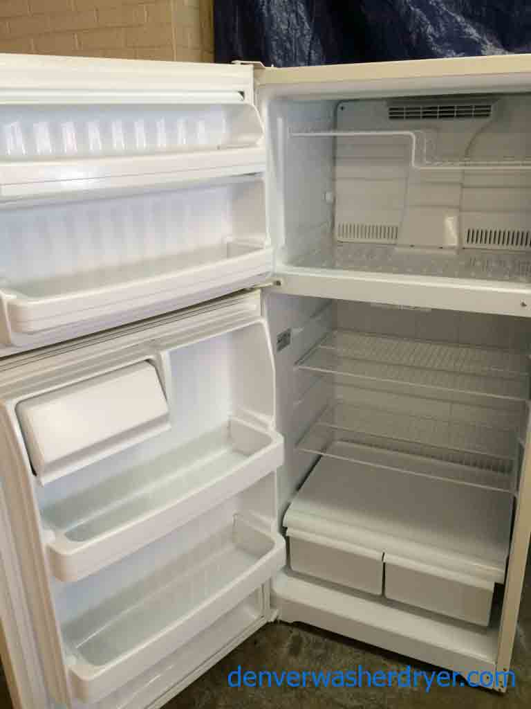 Hotpoint Refrigerator, super clean, 16 cubic foot capacity