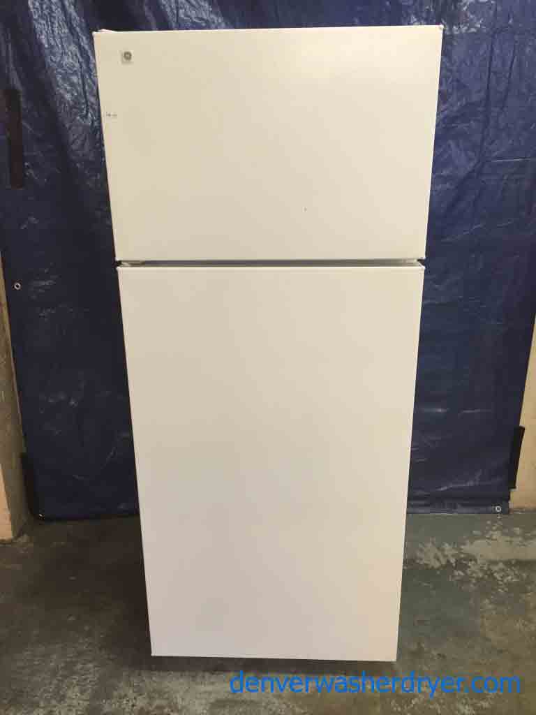 GE Refrigerator, 17 cu ft, beige, very clean