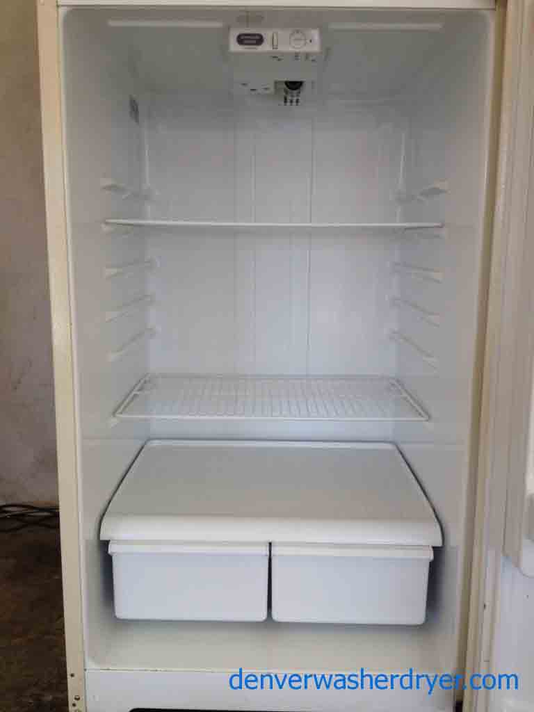 Large Images for Hotpoint GE Fridge With Ice Maker 2286