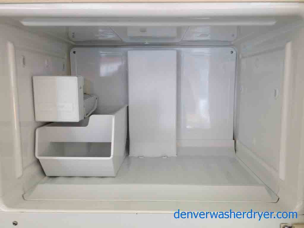 Hotpoint GE Fridge With Ice Maker