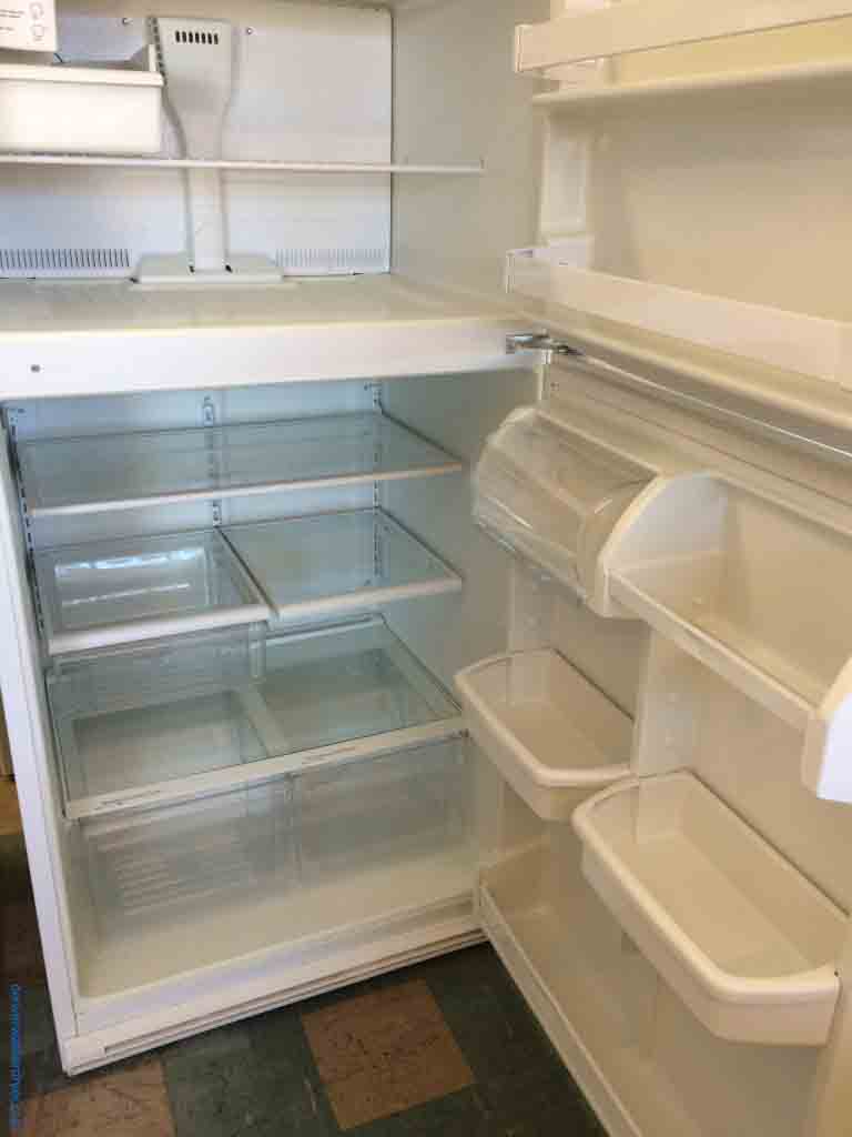 White Whirlpool Top/Bottom Refrigerator!