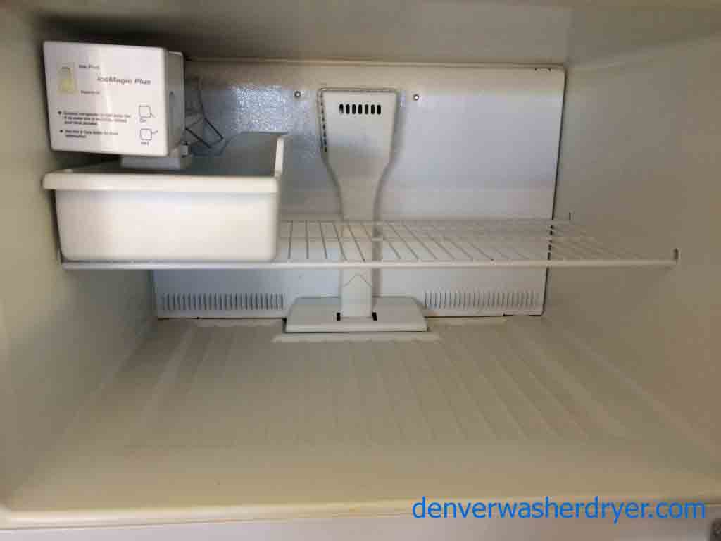 White Whirlpool Top/Bottom Refrigerator!
