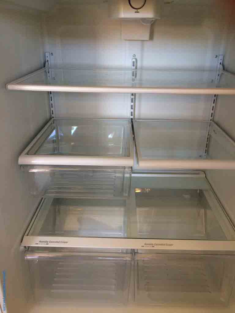 White Whirlpool Top/Bottom Refrigerator!