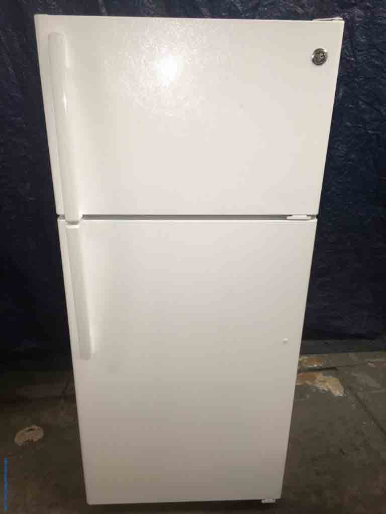 2016 GE Top Mount Refrigerator, 16 cu ft, 1-Yr Warranty