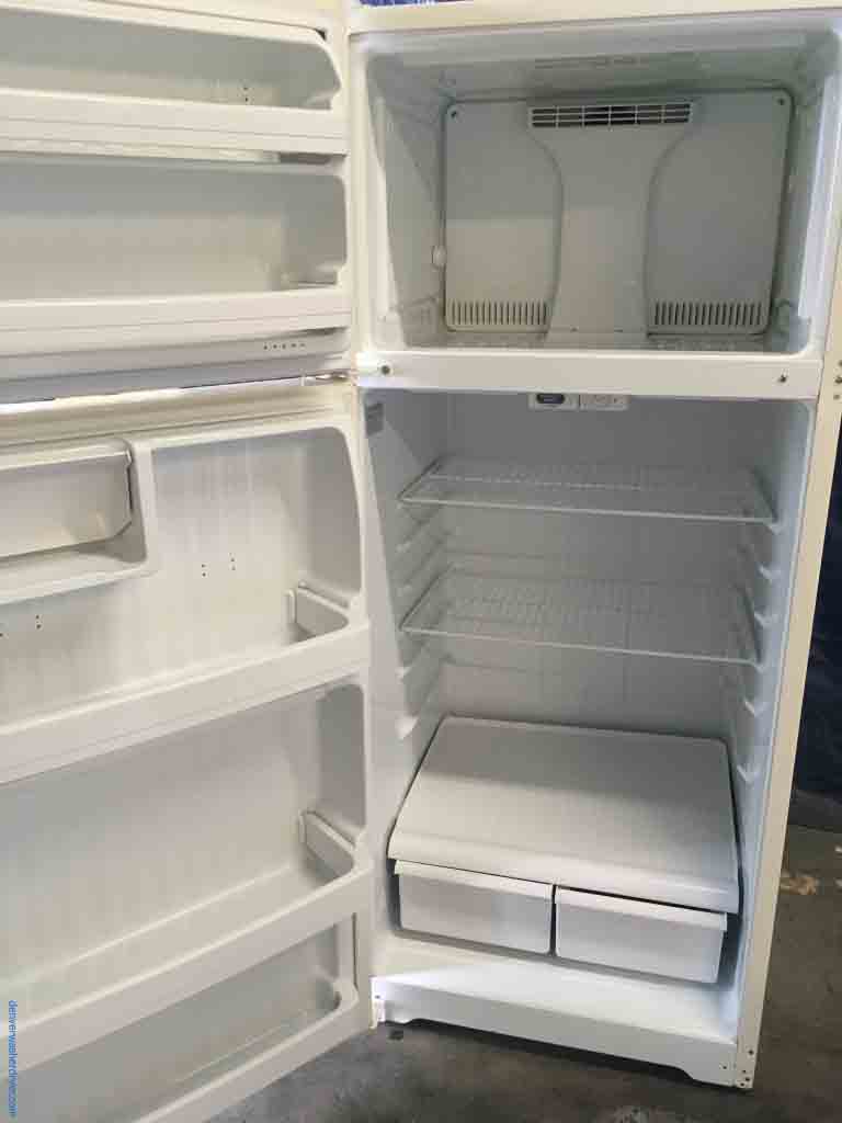 Almond 18 cu ft Refrigerator, GE, CLEAN!