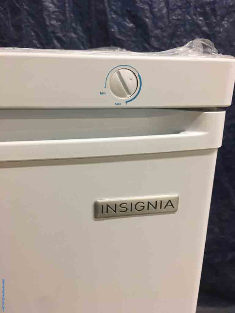 NEW! Upright Freezer, 5.8 cu ft, Freestanding, White