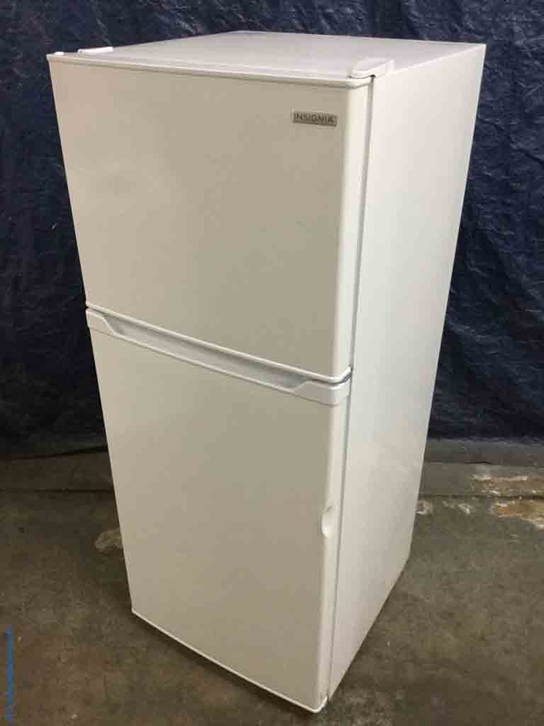 New Refrigerator, 10 Cu. Ft., Freestanding, White by Insignia, Scratch/Dent W/ 1Year Warranty