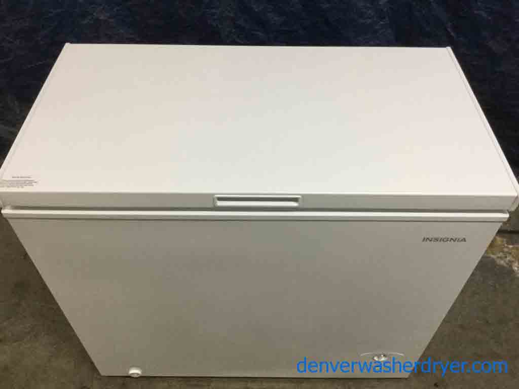 7 Cu. Ft. Chest Freezer in White by Insignia, 1-Year Warranty