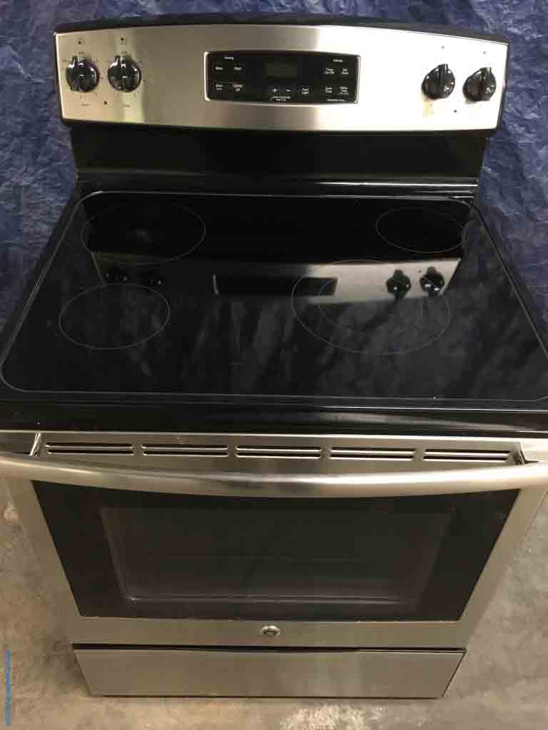 Gently Used GE Stainless Glass-Top Stove, Electric, 30″ Freestanding, 1-Year Warranty