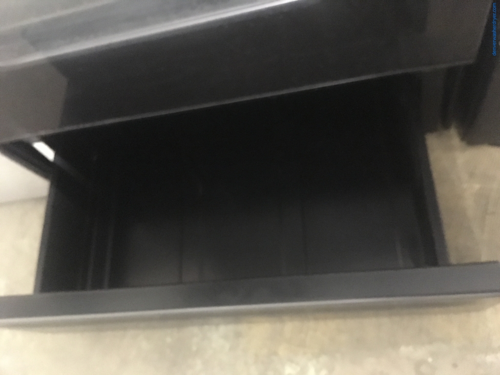 30″ Black GE Electric 4-Burner Glass-Top Stove|Oven, 1-Year Warranty