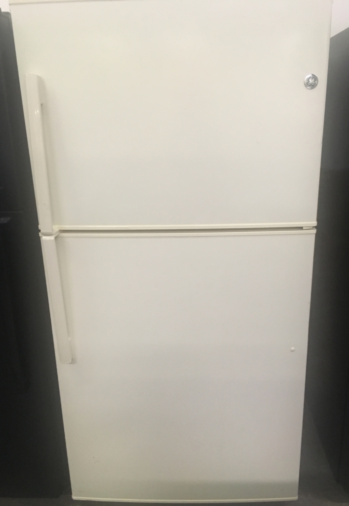 33″ GE Bisque-Color Top-Mount (21.2 Cu. Ft.) Refrigerator w/Optional Ice-Maker, 1-Year Warranty