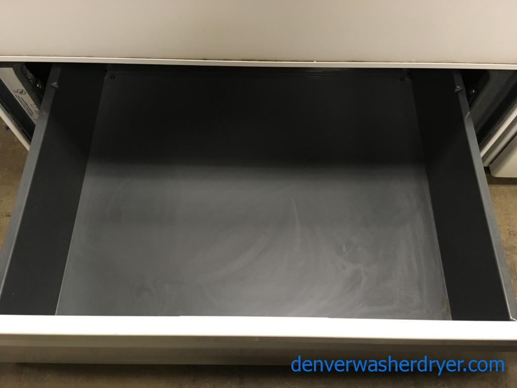 Whirlpool 30″ Free-Standing Electric Coil-Top Range, 1-Year Warranty